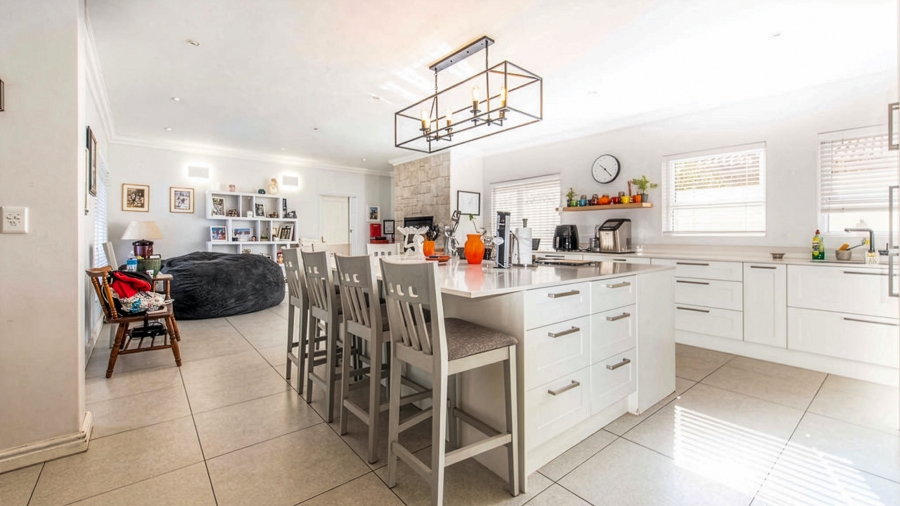 4 Bedroom Property for Sale in Welgelegen Western Cape